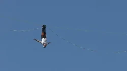 Estnischer Slackliner überquert Highline in 120 Metern Höhe über Seoul