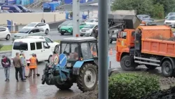 Vladivostok road crews clean up after heavy storm