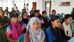 বেনাপোলে এসএসসি পরীক্ষায় জিপিএ প্রাপ্ত কৃতি শিক্ষার্থীদের মাঝে সম্মাননা ক্রেস্ট প্রদান